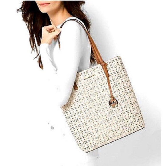 Michael Kors Handbags - Authentic Michael Kors Hayley Tote